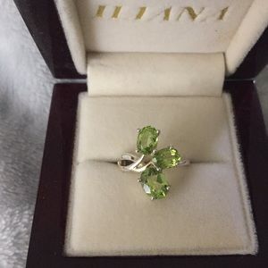 Gorgeous peridot ring size 5
